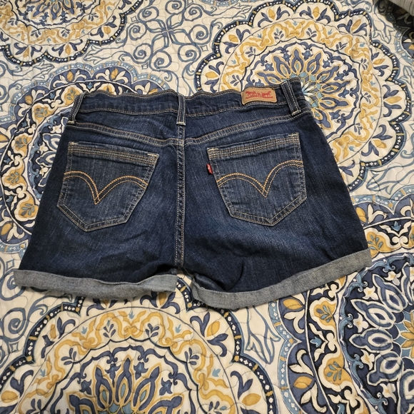 Levi short shorts - Picture 2 of 3